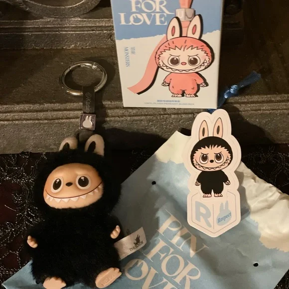 POP MART “R” Black Letter LABUBU THE MONSTERS Pin for Love Series Plush Pendant - Picture 6 of 17